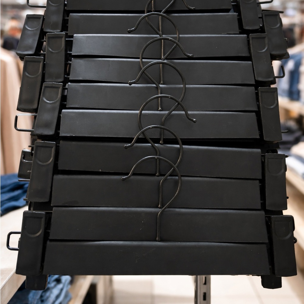 30 Plastic Rotating Hangers Unisex